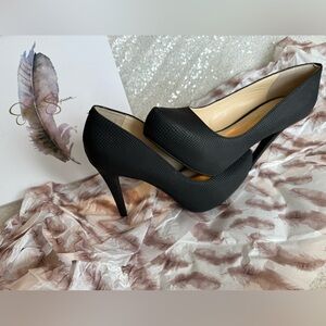 Jessica Simpson Black High Heels faux snake skin